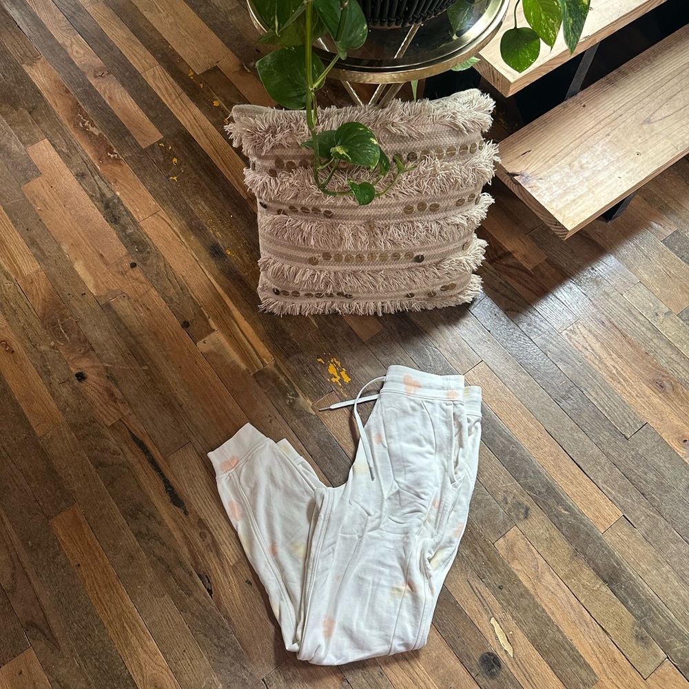 Lululemon Scuba Joggers *French Terry - 6 - Cream/Peach Satin